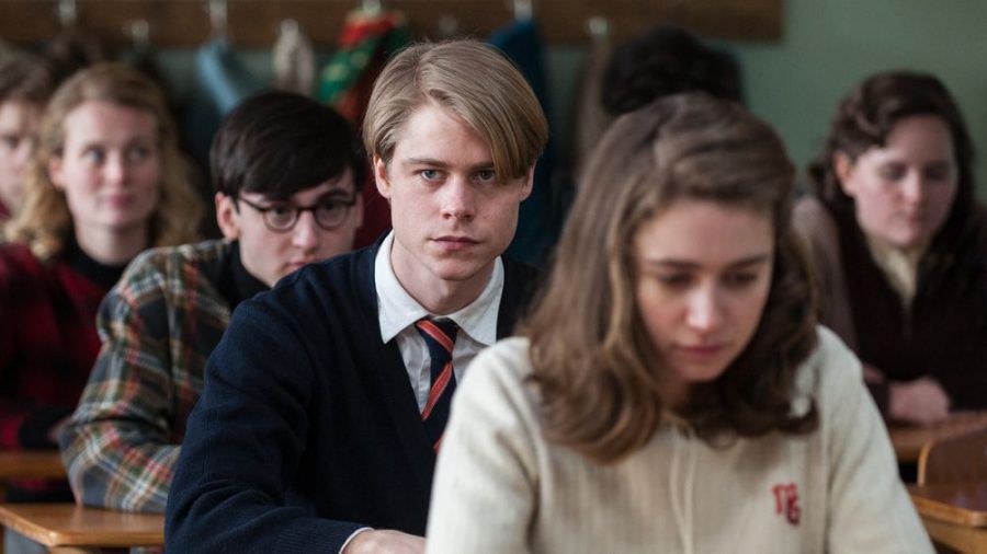 "Das schweigende Klassenzimmer": Kurt (Tom Gramenz) und seine Klassenkameraden halten eine Schweigeminute ab (cg/spot)