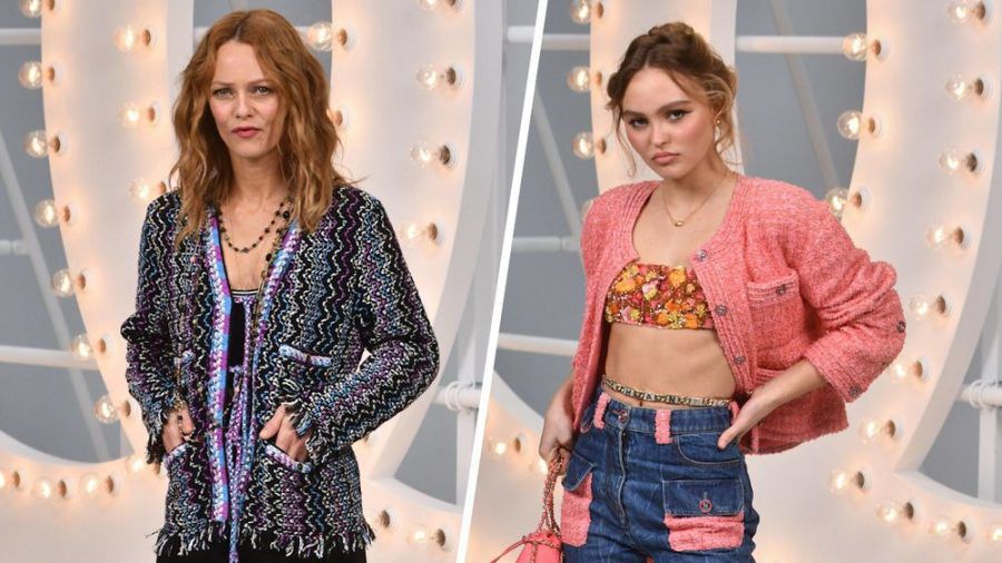 Vanessa Paradis (l.) und Tochter Lily-Rose Depp auf der Paris Fashion Week 2020 (cos/spot)