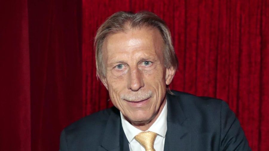 Christoph Daum bei einem Auftritt in Berlin (hub/spot)