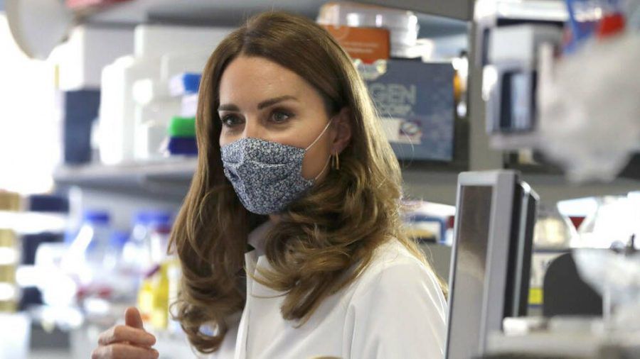 Herzogin Kate in der Forschungseinrichtung des Imperial College London. (cos/spot)