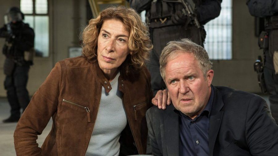 "Tatort: Krank": Kommissar Moritz Eisner (Harald Krassnitzer) und seine Kollegin Bibi Fellner (Adele Neuhauser) geraten in Lebensgefahr (cg/spot)