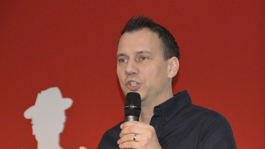 Sebastian Fitzek bei einem Auftritt in Leipzig- (hub/spot)