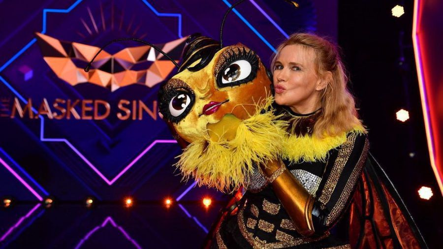 Veronica Ferres nach der Bienen-Demaskierung bei "The Masked Singer". (ili/spot)