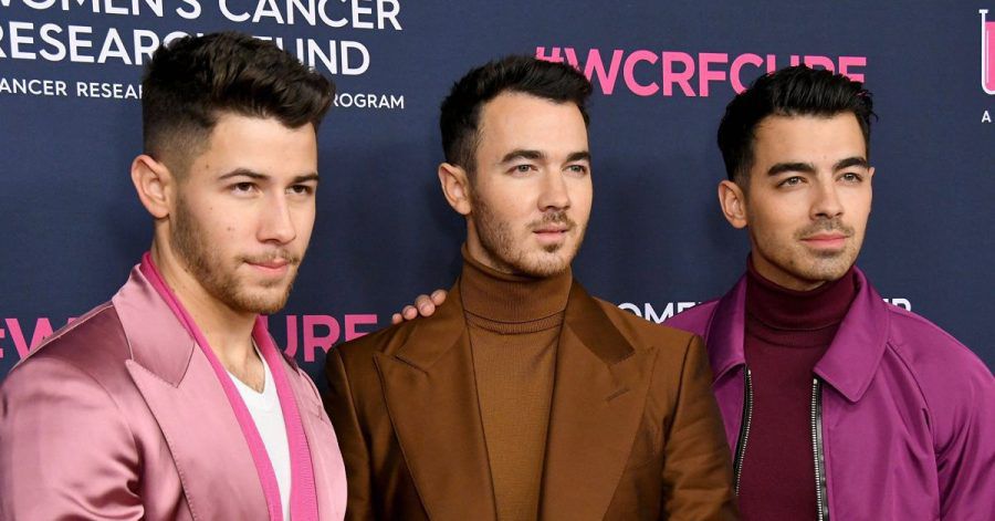 Jonas Brothers: Huch, bei "I Need You Christmas" klingen sie wie George Michael!