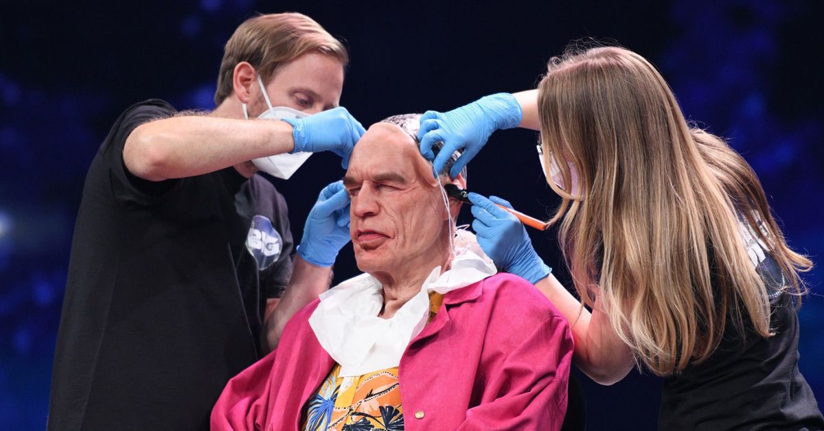 "Big Perfomance": Hier reißen sie die letzten 3 Masken runter