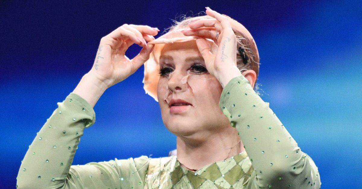 "Big Perfomance": Hier reißen sie die letzten 3 Masken runter