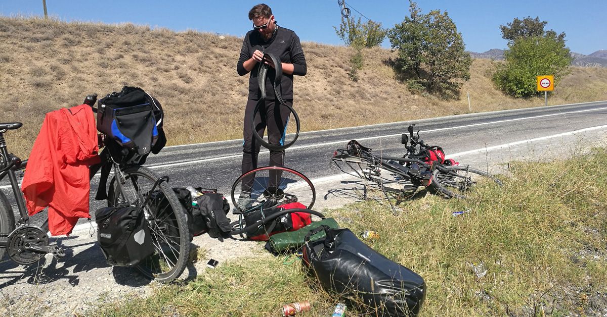 "Verplant": Otti und Keule strampeln mit dem Fahrrad nach Vietnam