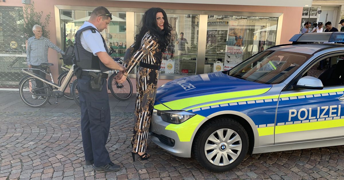 Drag-Königin Nina Queer in "Zeit für Monster"