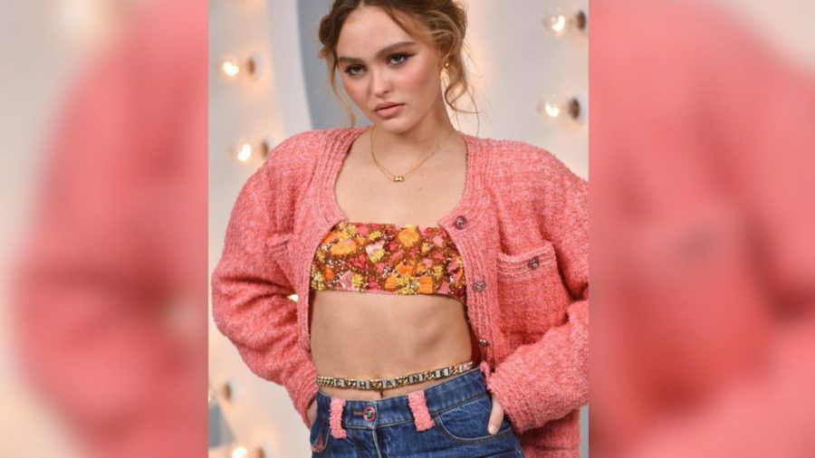 Lily-Rose Depp auf der Paris Fashion Week im Oktober 2020. (cos/spot)