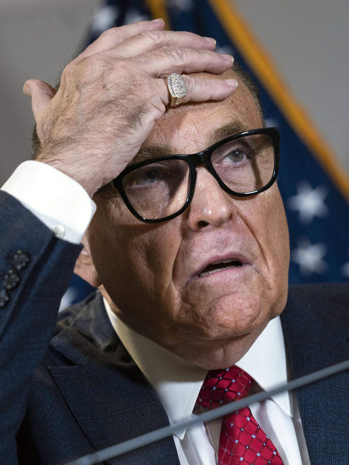 Rudy Giuliani schweißgebadet: Das Netz lacht sich schlapp über Trumps Top-Anwalt