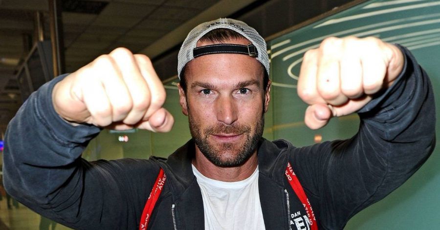 Bastian Yotta schockt mit Dildo-Video: "Schiebe mir alles hinten rein!"