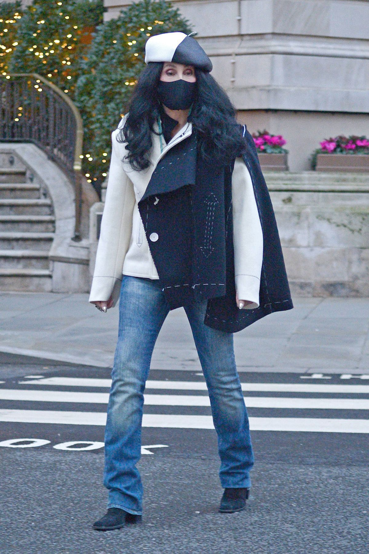 Pop Oma Cher Begeistert In Stylischem Undercover Look