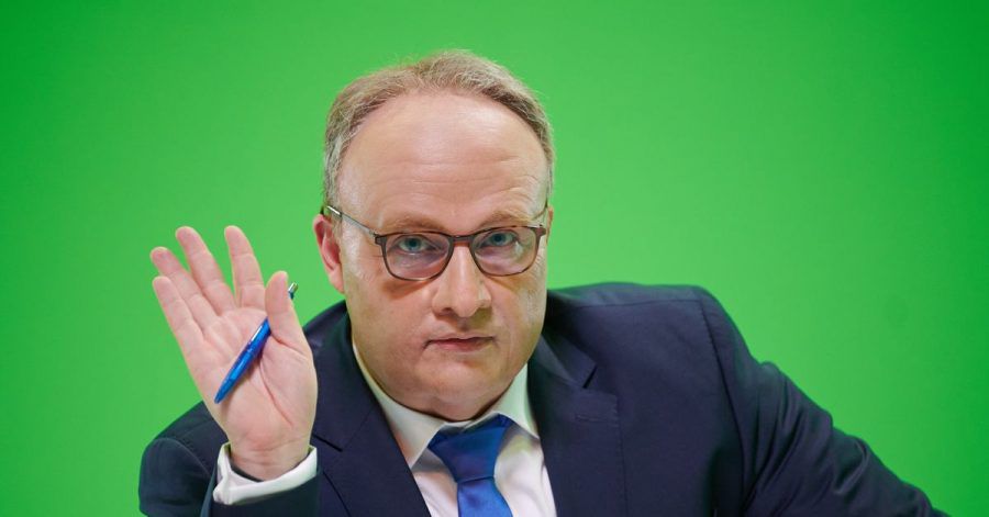 Martin Klempnow parodiert Oliver Welke («heute show») bei den Dreharbeiten zur Comedy-Show «Binge Reloaded».