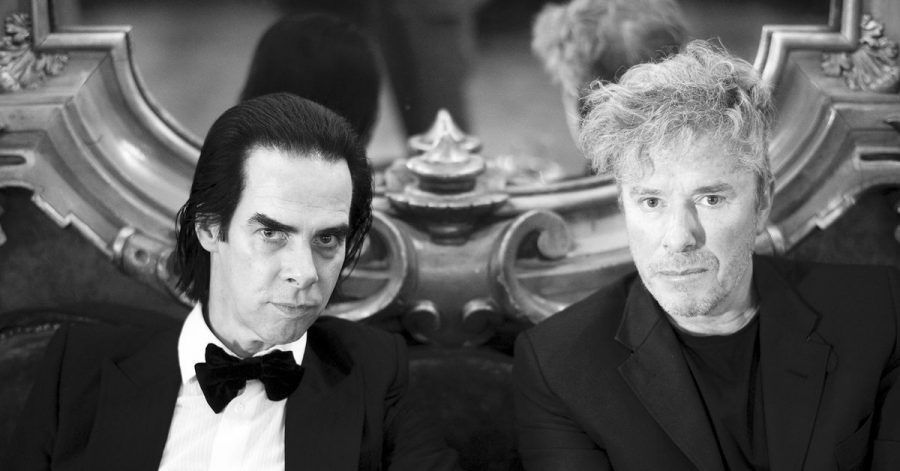 Bittgebete von Nicholas Lens (r) und Nick Cave.