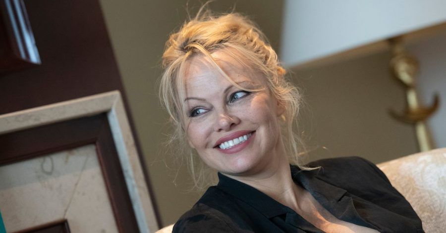 Pamela Anderson (2019).