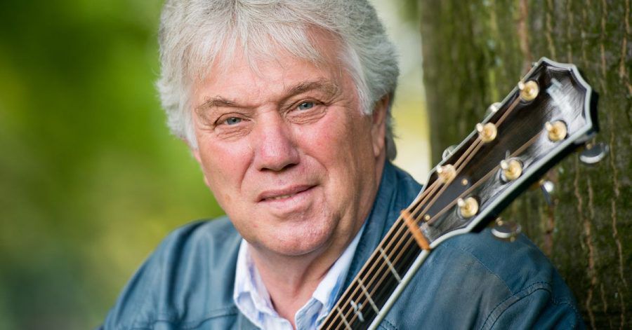 Der Musiker und Musikproduzent Rolf Zuckowski freut sich darüber, dass er mit seinem Liedergeschichten-Videos auf Youtube so gut ankommt.