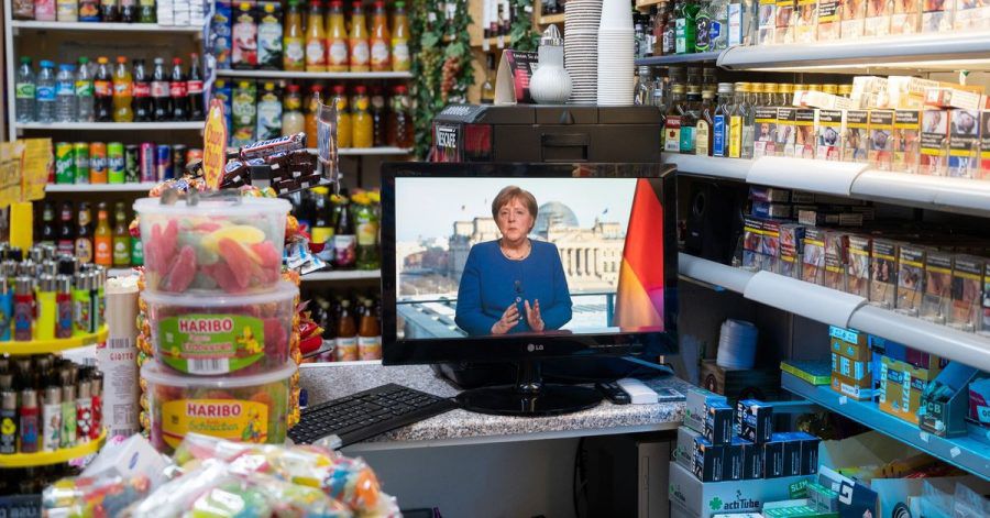 Die TV-Ansprache der Bundeskanzlerin im März 2020 in einem Spätkauf in Berlin.
