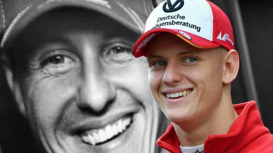 Mick Schumacher (r.) fährt ab 2021 in der Formel 1 und tritt in die Fußstapfen seines Vaters Michael Schumacher (l.) (wue/spot)
