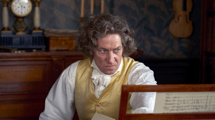 "Louis van Beethoven": Ludwig van Beethoven (Tobias Moretti) ist mit 57 Jahren fast taub. (cg/spot)