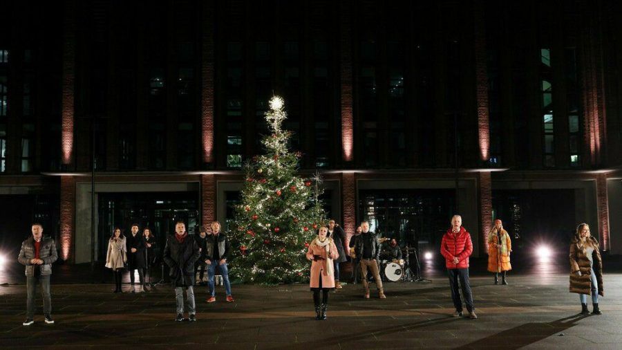 "Das große Weihnachtssingen - Von uns. Mit Euch. Für alle" mit zahlreichen Stars. (ili/spot)