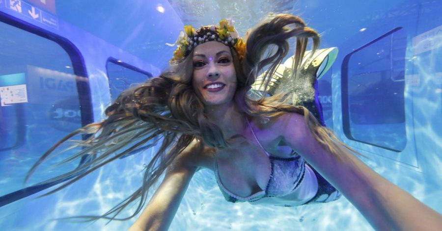 Meerjungfrau Katrin Gray: Unterwasserposing in 40m Tiefe
