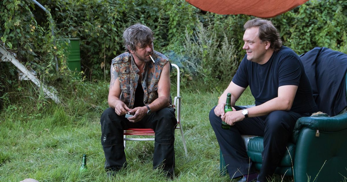 "Für immer Sommer 90": Wer ist dieser Charly Hübner eigentlich?