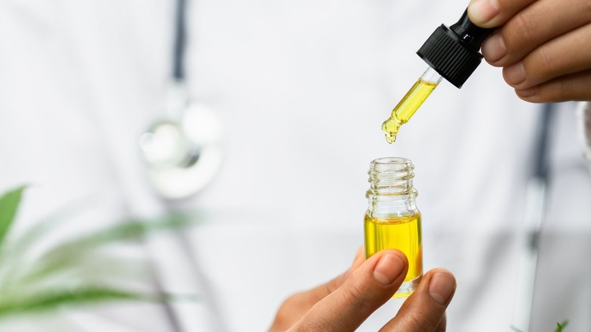 Statt Schmerzmitteln: Auch Promis schwören auf CBD-Öl
