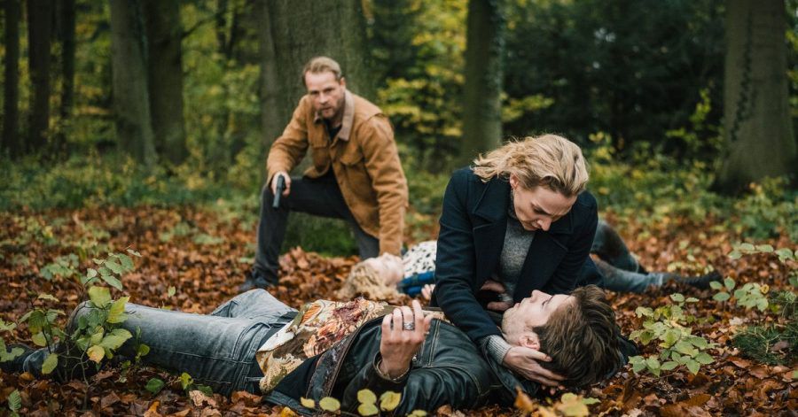 Im Wald: Hinnerk Schönemann (l-r) als Hauke Jacobs, Jana Klinge als Hannah Wagner und Slavko Popadic als Maik Lisek.