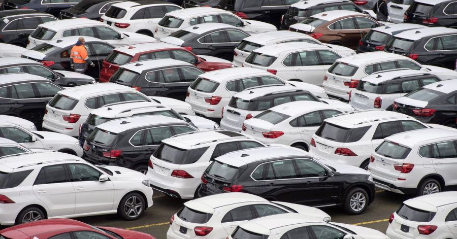 Die im vergangenen Jahr in Deutschland neu zugelassenen Autos stoßen deutlich weniger CO2 aus.