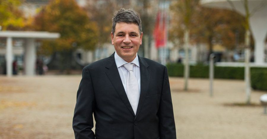 Der Schriftsteller Marcel Beyer wird mit dem Peter-Huchel-Preis 2021 ausgezeichnet.