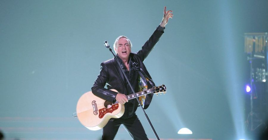 Neil Diamond 2011 bei einem Konzert in Berlin.