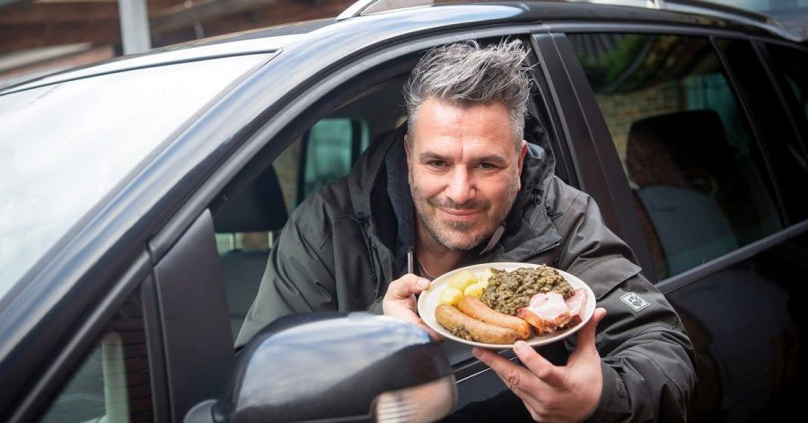Marco Tienz serviert das klassische Grünkohlgericht jetzt per Taxi.