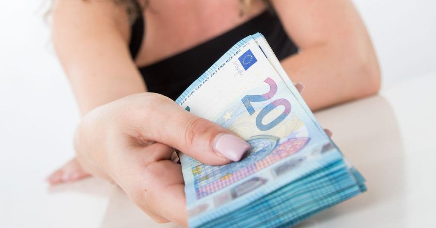 Kredite mit Minuszinsen sind häufig eine Marketing-Aktion. Kunden zahlen dafür unter anderem mit ihren Daten.