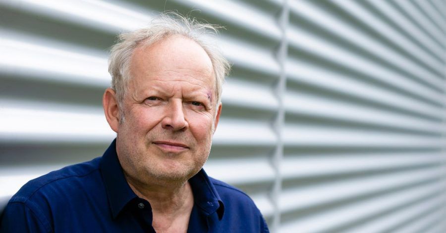 Der Schauspieler Axel Milberg freut sich über den Pokalerfolg des Zweitligisten Holstein Kiel gegen den FC Bayern München.