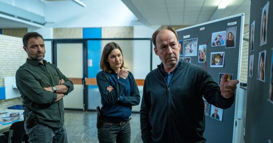 Die Kommissare Vincent Ruiz (Jürgen Maurer, l) und Anna Bartholome (Marie Leuenberger) mit Psychiater Joe Jessen (Ulrich Noethen).