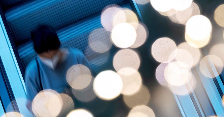 Ungewisse Zukunft - wie sich eine überstandene Covid-19-Erkrankung auf die Möglichkeiten auswirkt, eine Versicherung gegen Berufsunfähigkeit neu abzuschließen, können Verbraucherschützer noch schlecht einschätzen.