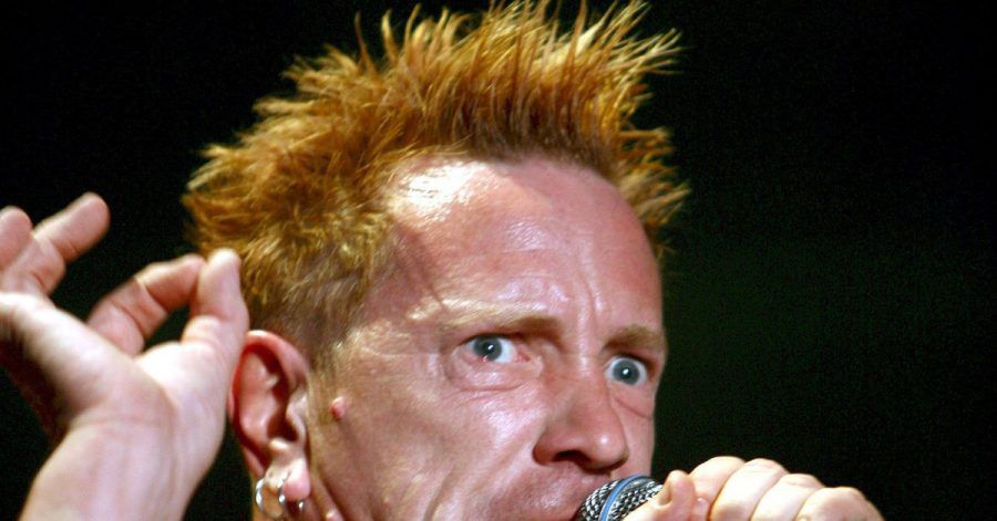 John Lydon alias Johnny Rotten bei einem Konzert 2008.