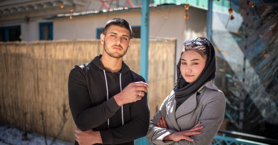 Murtasa Safi (l.) und Huma Sarfarasi (r.), Nachwuchsmodels bei Afghanistans erster Modelagentur «Modelstan» in Kabul.