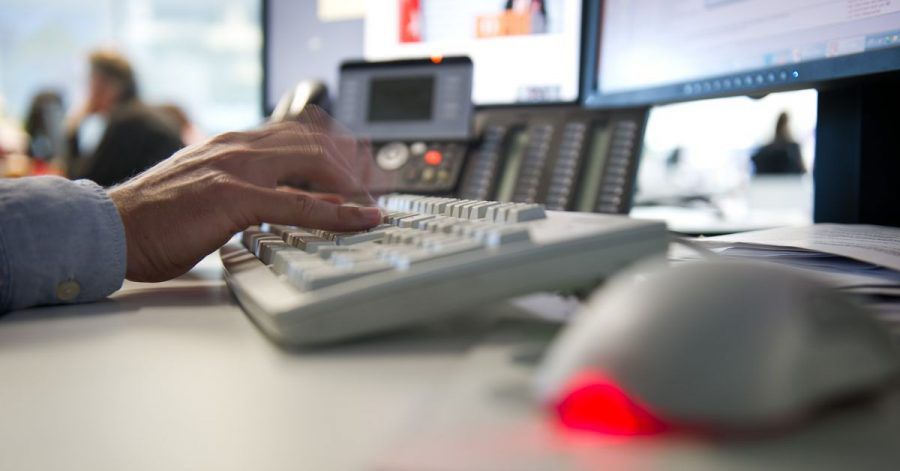 Tastatureingaben und Mausbewegungen können mit sogenannter Keylogger-Software überwacht werden. Dies ist am Arbeitsplatz aber nur zulässig, wenn der Verdacht einer Straftat oder einer besonders schweren Pflichtverletzung besteht.