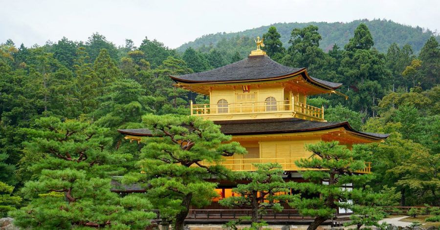 Der berühmte goldene Tempel Kinkaku-ji in der japanischen Stadt Kyoto - hier vor seiner jüngsten Restaurierung - wurde umfassend renoviert.