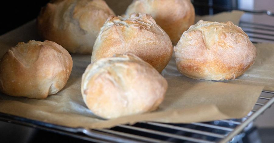 Knusprig, aromatisch, frisch: Viele Aufbackbrötchen lösen dieses Versprechen laut einem Test von Stiftung Warentest ein.