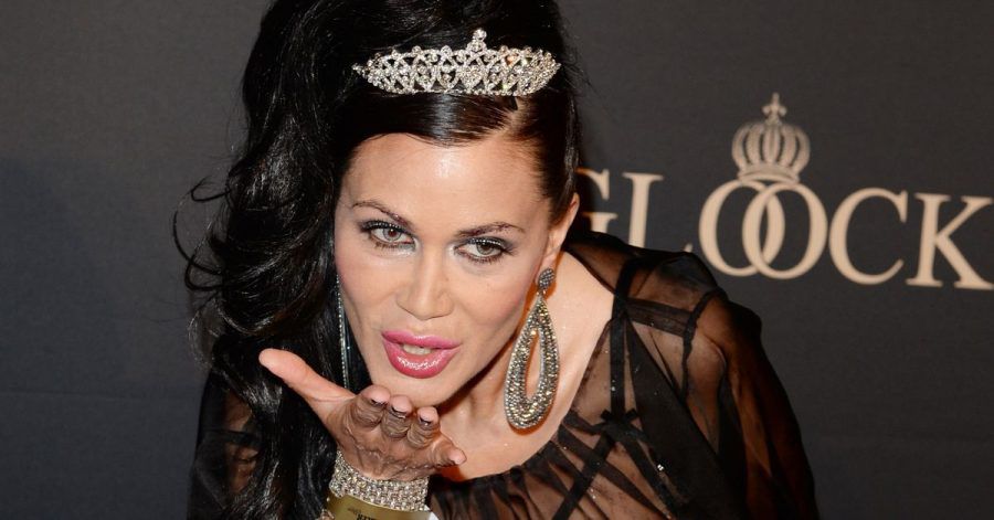 Djamila Rowe kommt 2014 zur Eröffnung des ersten Harald Glööckler Stores in Berlin. In der «Dschungelshow fordert Rowe nun Désirée Nick heraus.