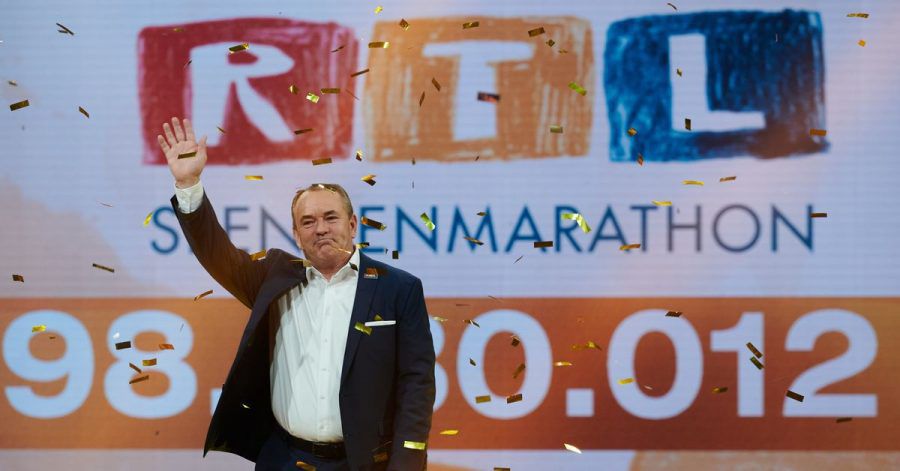 Moderator Wolfram Kons steht im vergangenen November beim 25. RTL-Spendenmarathon im Studio.