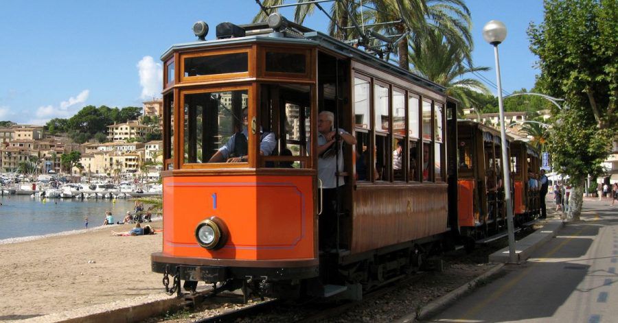 Die neue Straßenbahn soll die Trasse des Urlauber-Bummelzugs «Roter Blitz» nutzen.
