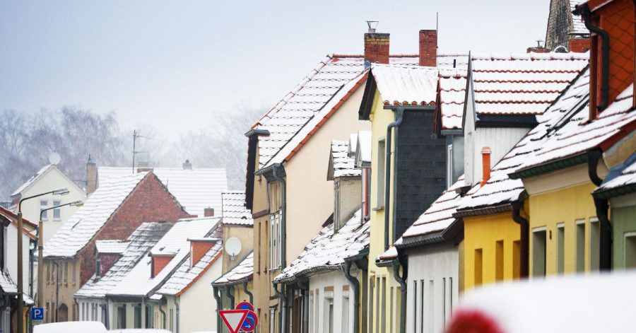 Wer die Kellertür im Winter geschlossen hält, spart Energie und hat es trotzdem wärmer im Haus.