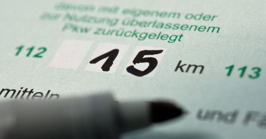 Der Weg zur Arbeit macht sich steuerlich bezahlt. In der Corona-Krise saßen viele Arbeitnehmer allerdings im Homeoffice.