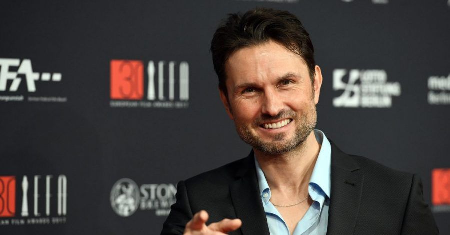 Der Regisseur Simon Verhoeven kommt 2017 zur Verleihung des 30. Europäischen Filmpreises in Berlin.
