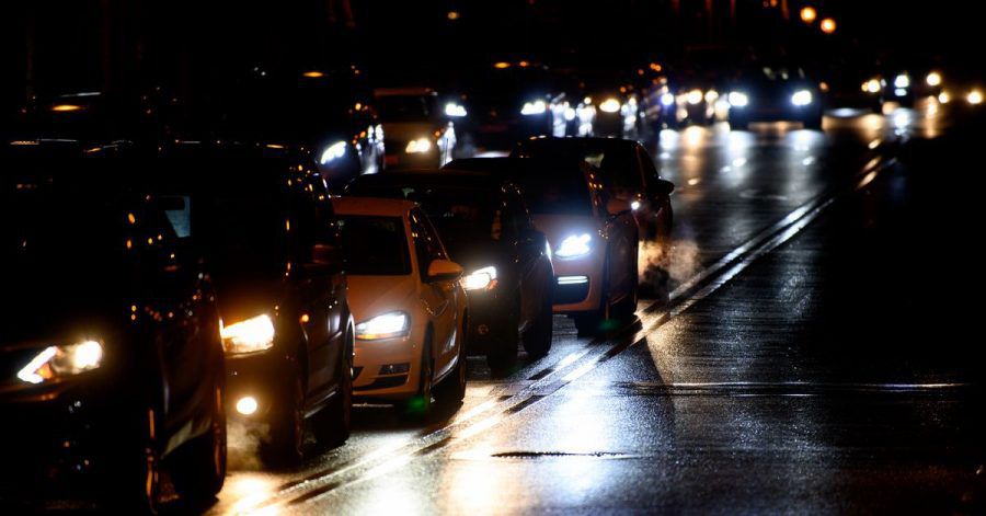 74 Prozent der in Deutschland Befragten ziehen ihr eigenes Fahrzeug den öffentlichen Verkehrsmitteln vor.