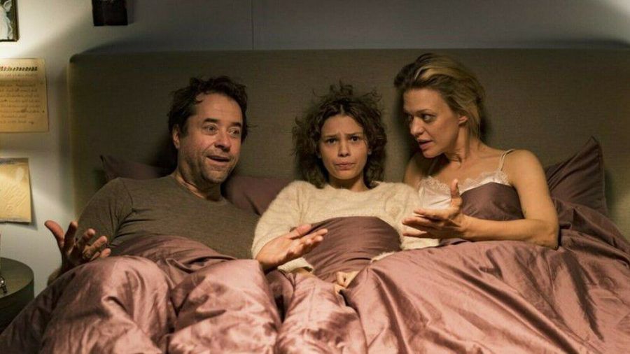 "Das Pubertier - Der Film": Carla (Harriet Herbig-Matten, M.) ist in einer schwierigen Phase (cg/spot)