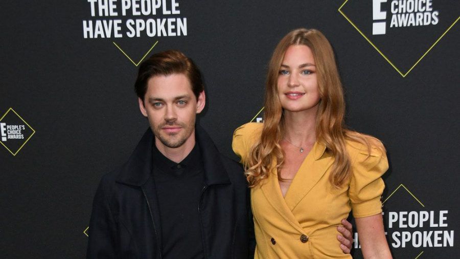 Eigentlich sollten schon im April 2020 die Hochzeitsglocken bei Tom Payne und Jennifer Akerman läuten (stk/spot)